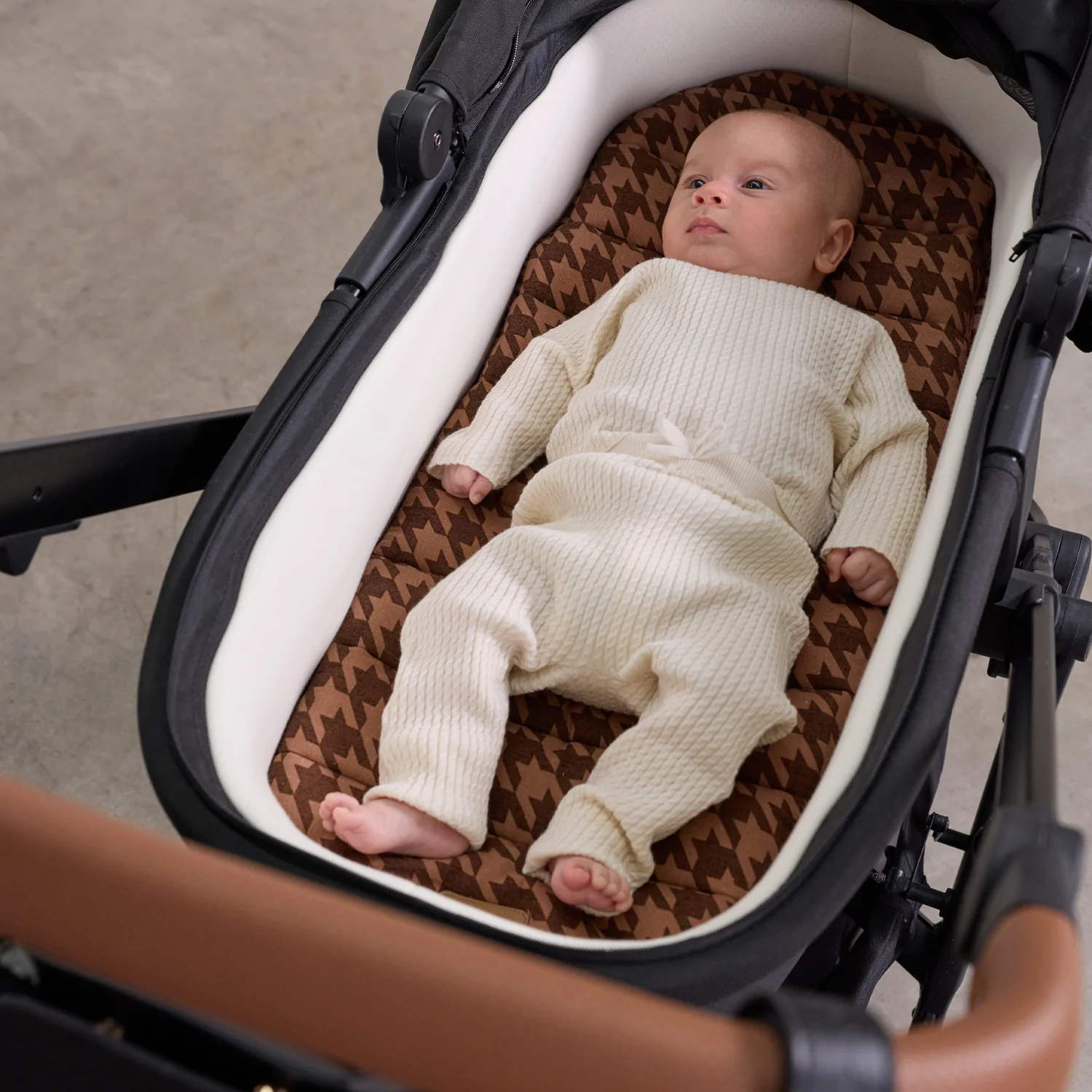 Cocoa Houndstooth Universal Linen Bassinet Liner - Image 6