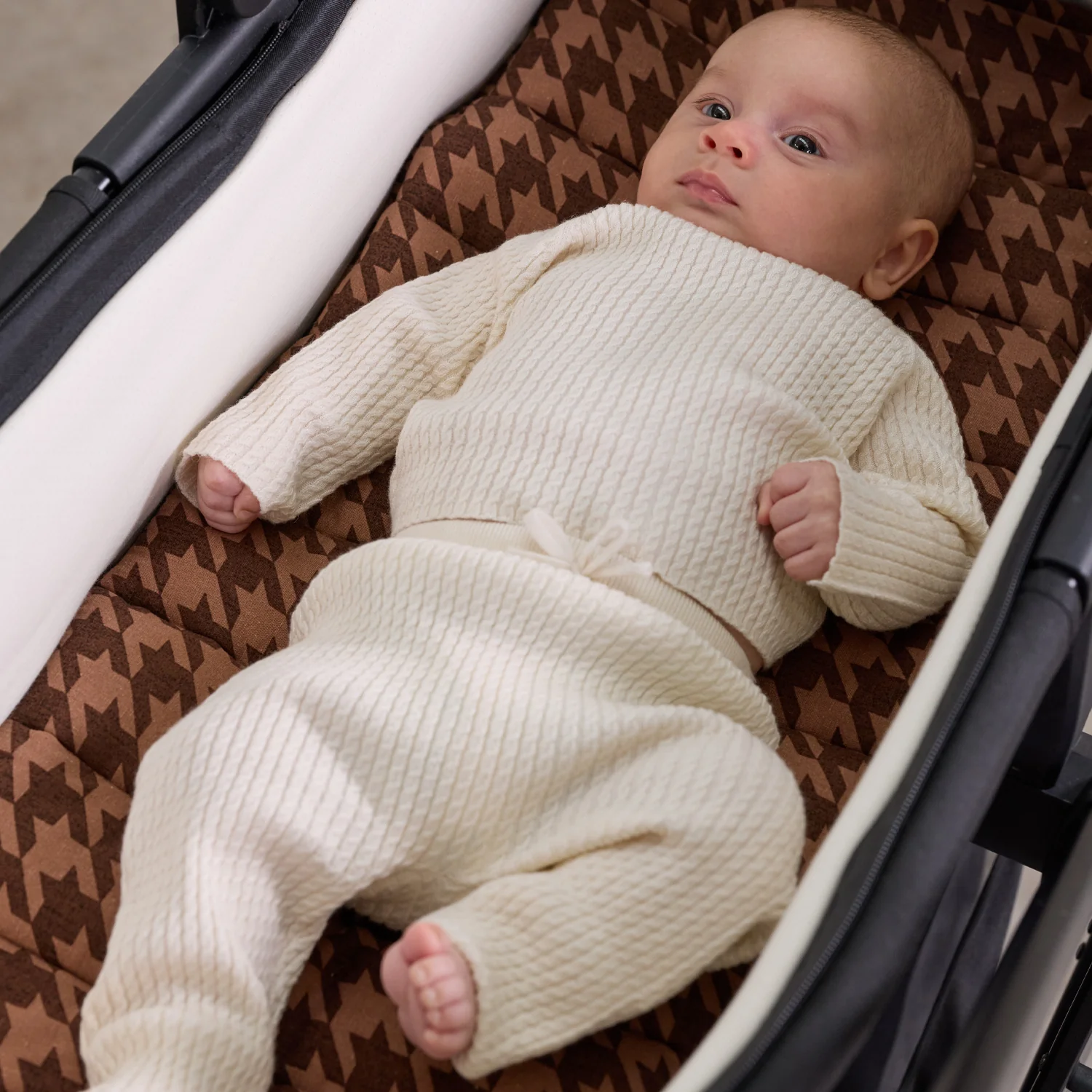 Cocoa Houndstooth Universal Linen Bassinet Liner - Image 9