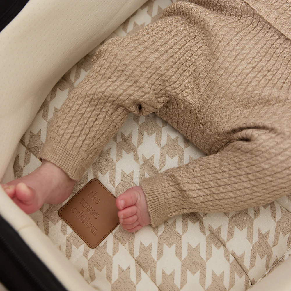 Houndstooth Universal Linen Bassinet Liner - Image 6